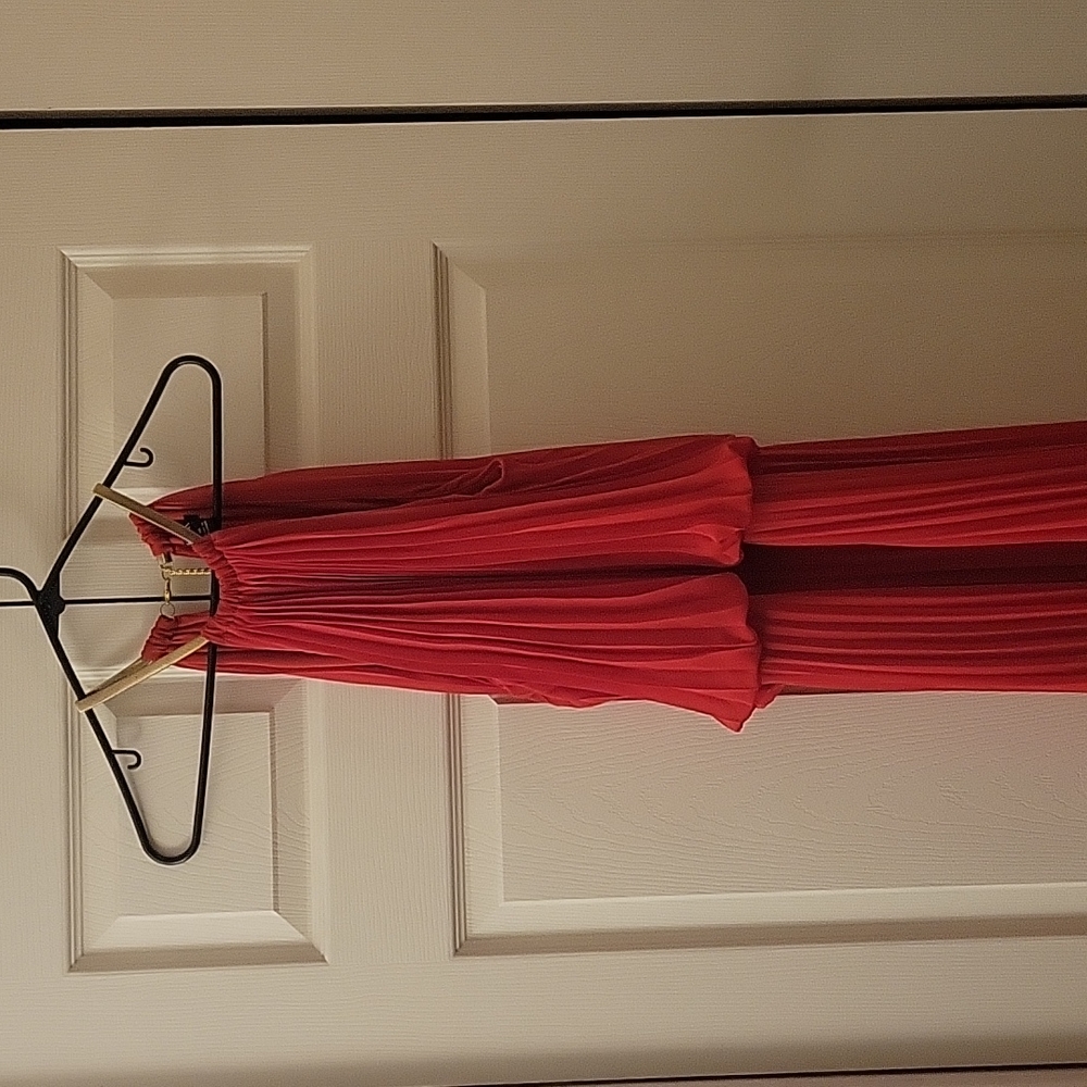 MSK pleated gown